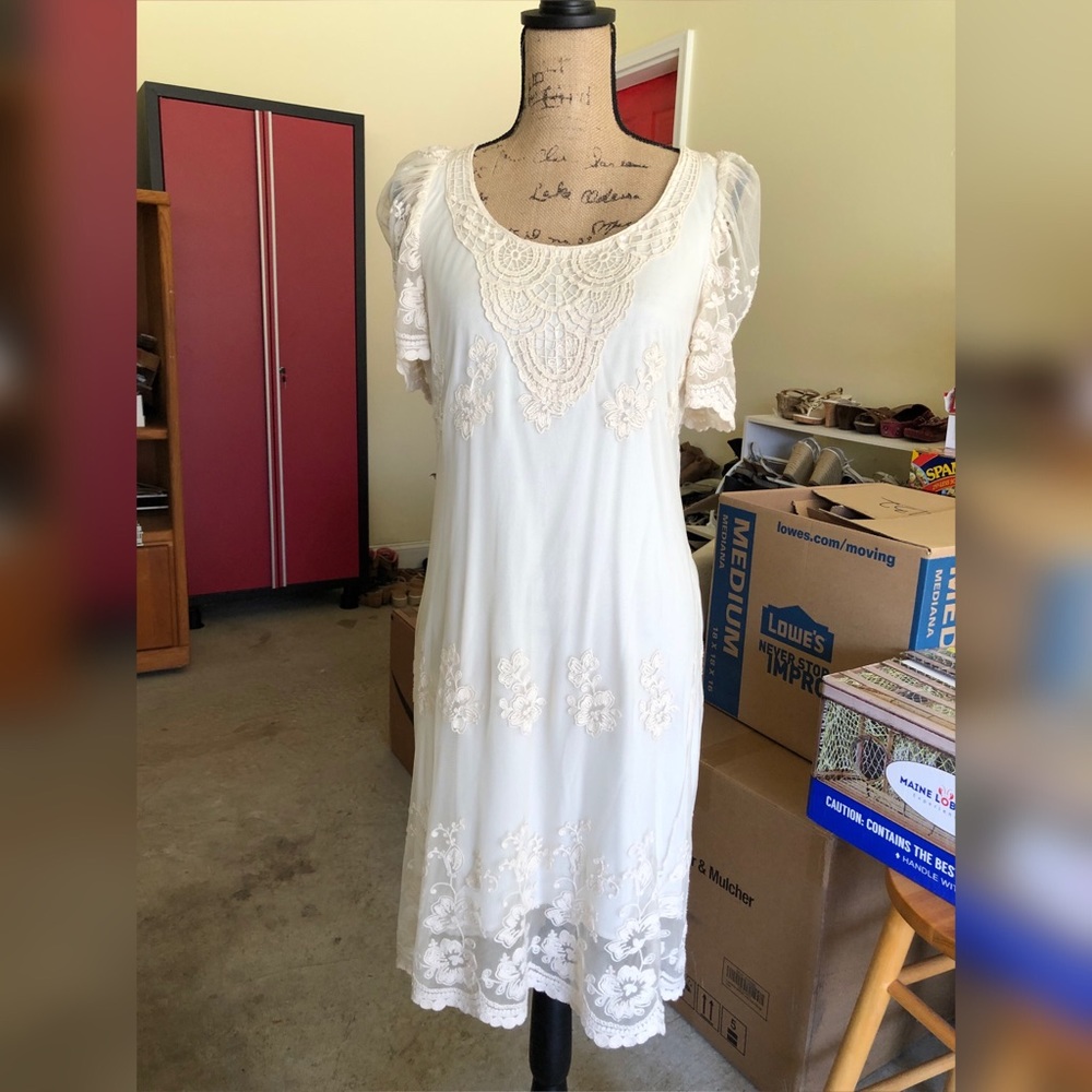 Lace midi dress